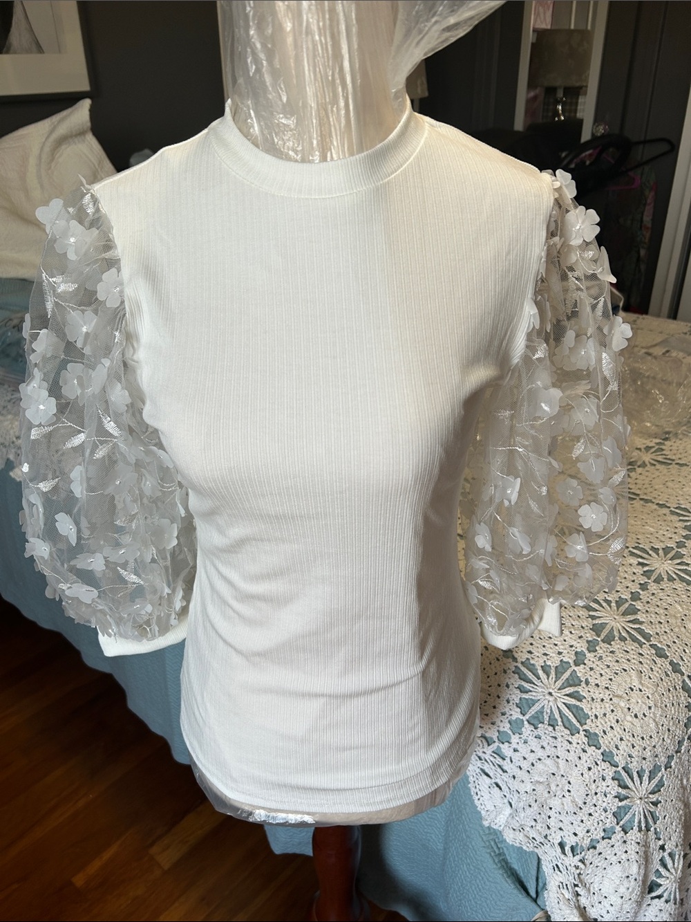 White Rib-Knit Top with Sheer Floral Puff Sleeves size small nwot